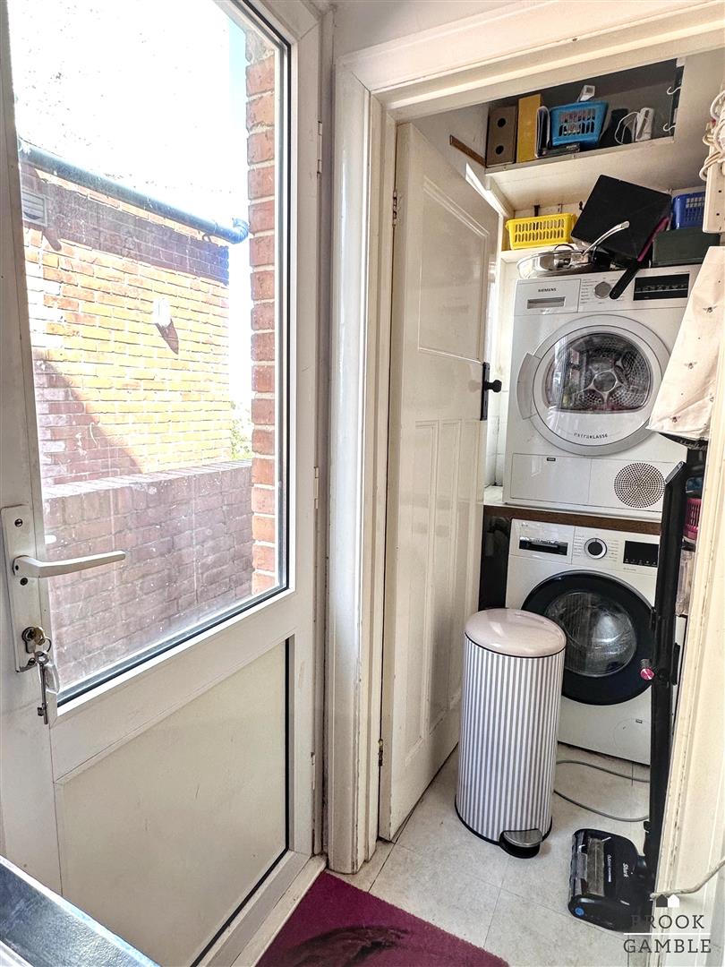 4 Bedroom House. Longland Road in Eastbourne,  10